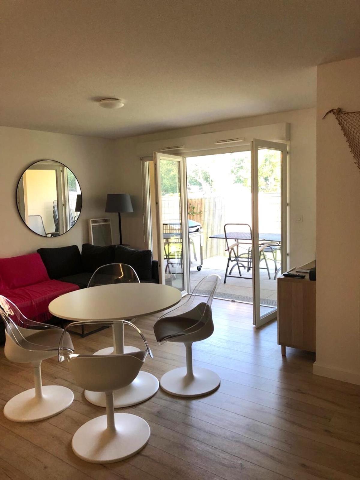 Rez De Jardin T3 Recent Et Calme Au Nouvelles Terres A La Londe Les Maures Apartment Luaran gambar