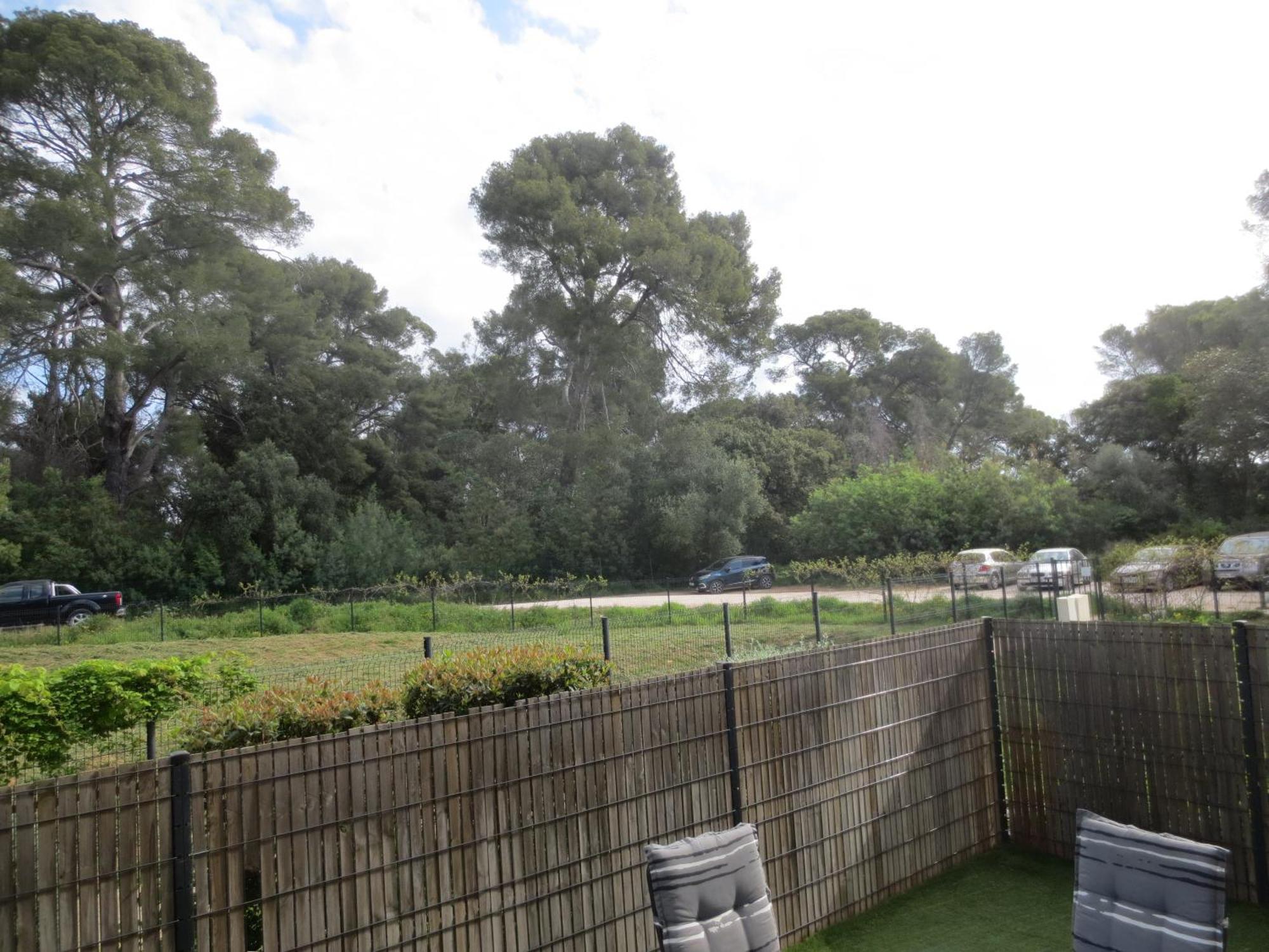 Rez De Jardin T3 Recent Et Calme Au Nouvelles Terres A La Londe Les Maures Apartment Luaran gambar